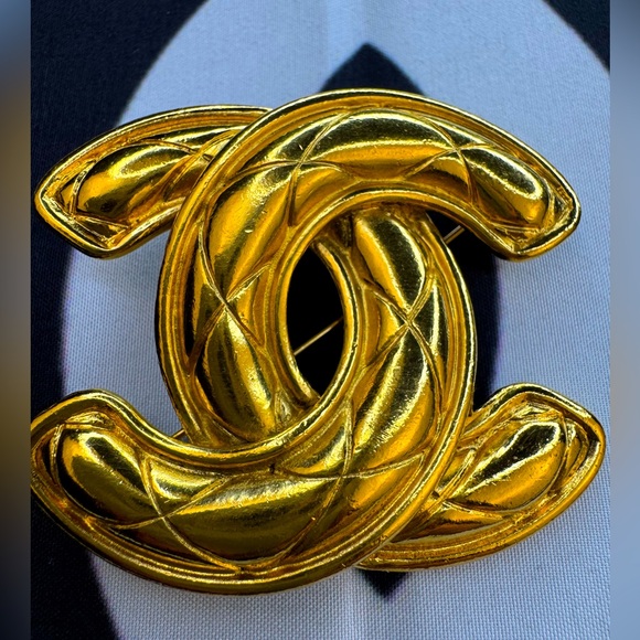CHANEL BROOCH CC LOGO 1980’s - Picture 1 of 2